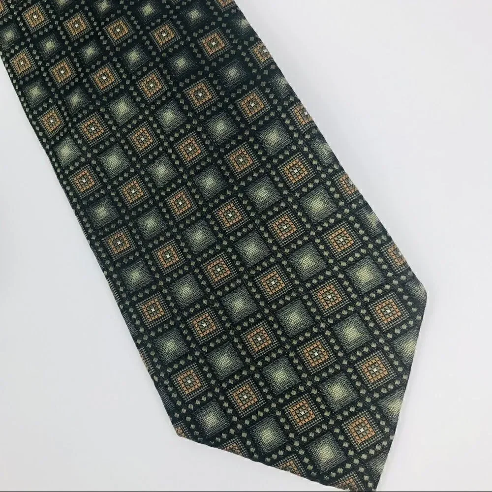 NWT Roberto Villini all silk handmade Squares Tie